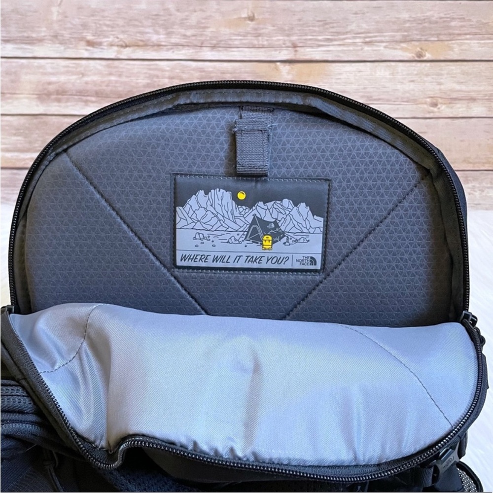 The North Face Unisex Borealis 28 Liter Backpack In Black - Picture 8 of 11